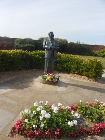 Les Dawson Memorial Statue